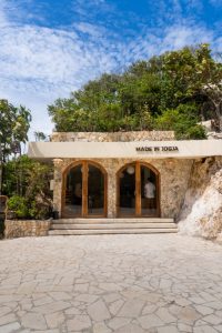 Nikmati Sensasi Liburan Ala Bali di Jogja, Ini Daya Tarik dan Menu Favorit On The Rock Pantai Drini